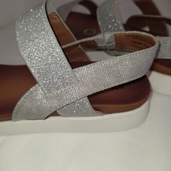 Silver slip on straps platform sandals size 10 - Picture 5 of 9